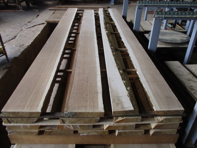 楢（ナラ）　無垢材