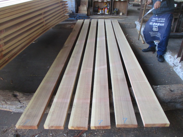 吉野杉（ヨシノスギ）　無垢材