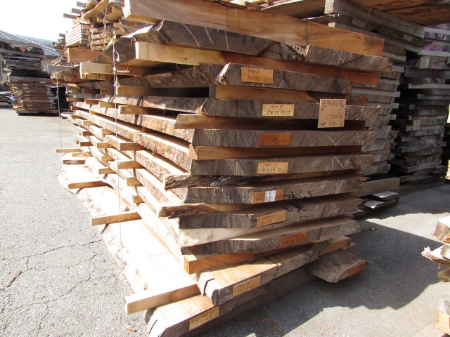 ウォールナット　無垢材