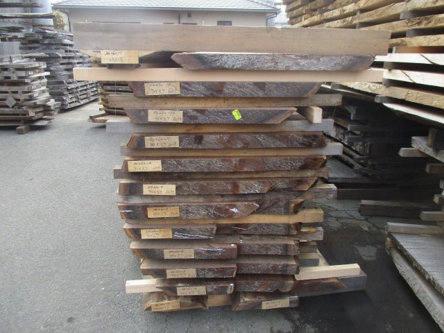 ウォールナット　無垢材