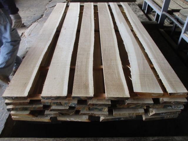 楢（ナラ）　無垢材