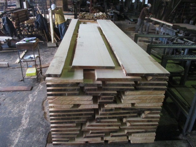 スプルース　無垢材