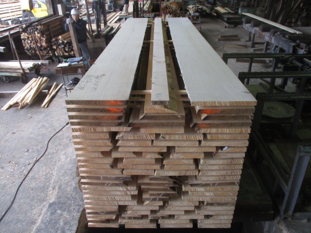 スプルース　無垢材