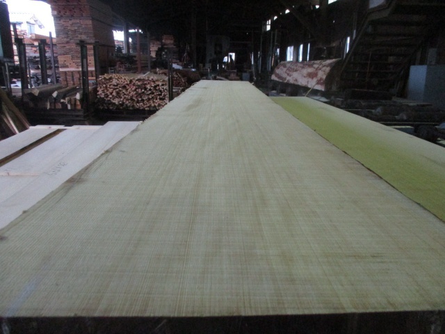 スプルース　無垢材