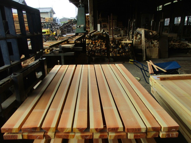 吉野杉（ヨシノスギ）　無垢材