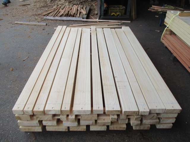 吉野檜（ヨシノヒノキ）　無垢材