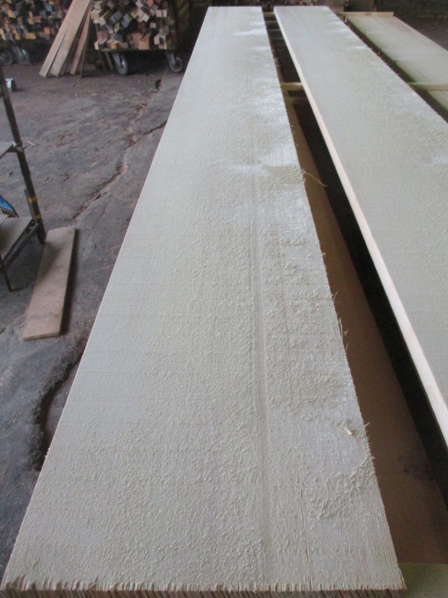 スプルース　無垢材