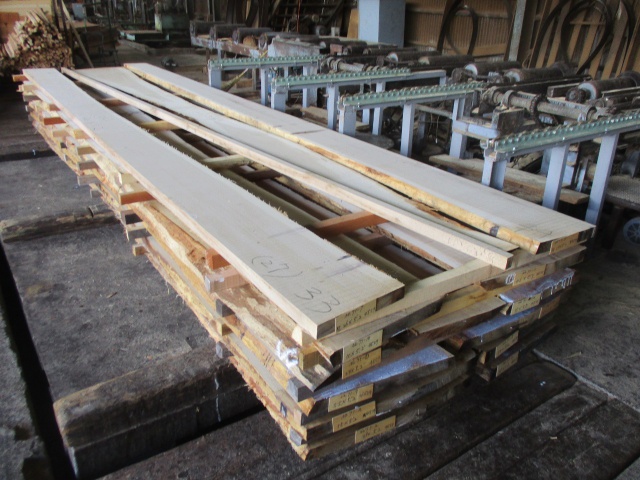 楢（ナラ）　無垢材