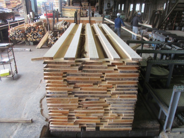 スプルース　無垢材