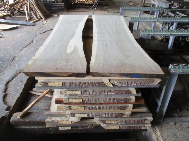 ウォールナット　無垢材