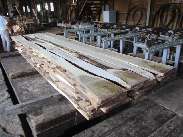 ウォールナット　無垢材