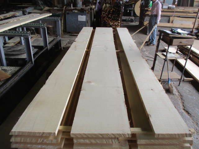 スプルース　無垢材