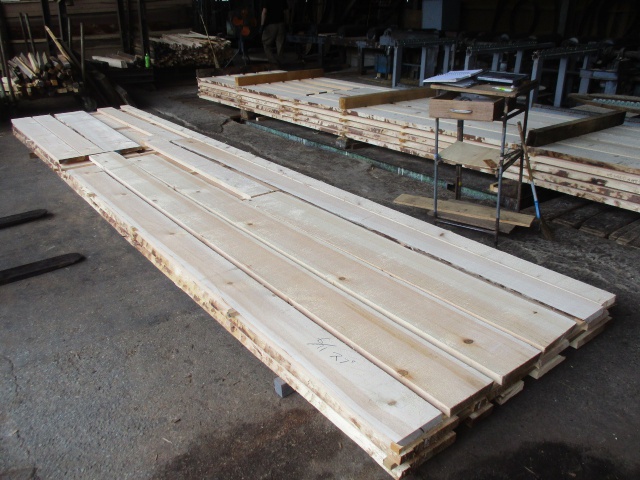 スプルース　無垢材