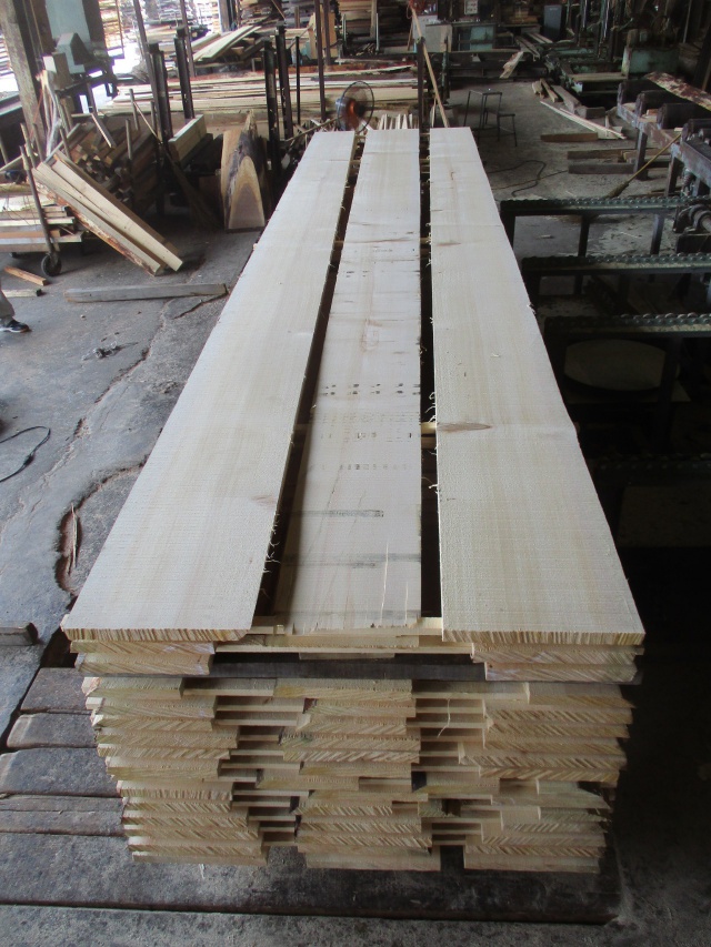 スプルース　無垢材