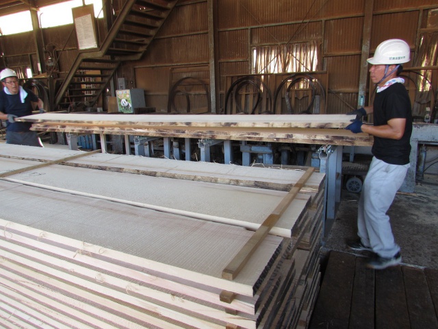 スプルース　無垢材