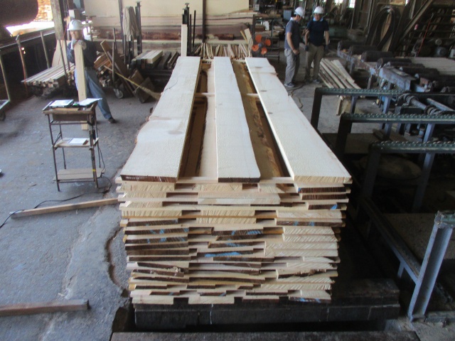 スプルース　無垢材