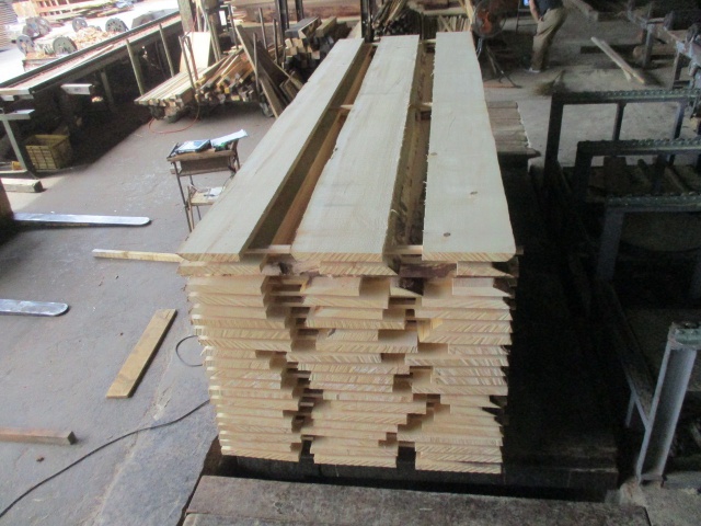 スプルース　無垢材