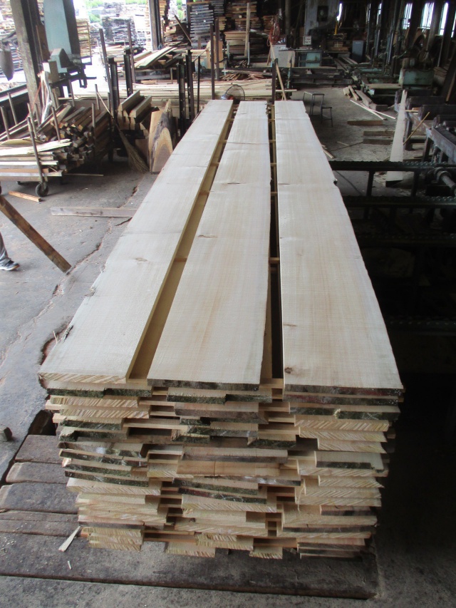 スプルース　無垢材