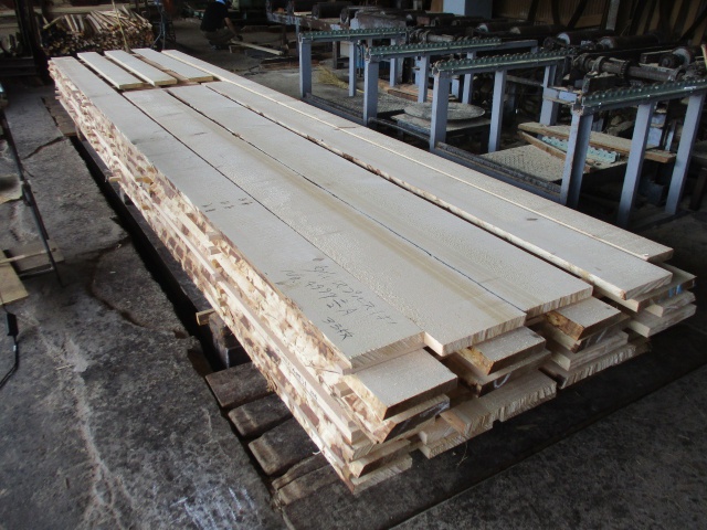 スプルース　無垢材