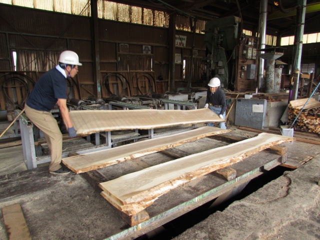 楢（ナラ）　無垢材