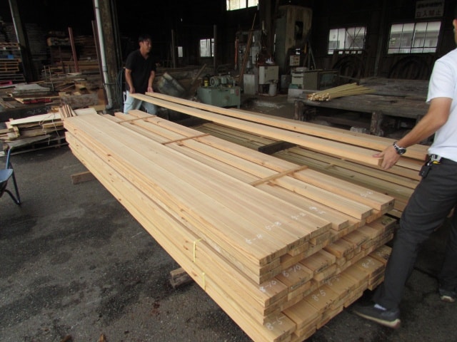 吉野杉（ヨシノスギ）　無垢材