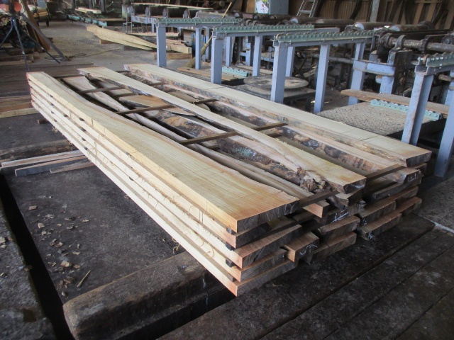 欅（ケヤキ）　無垢材