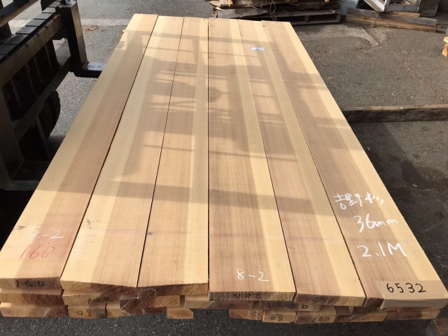 吉野杉（ヨシノスギ）　無垢材