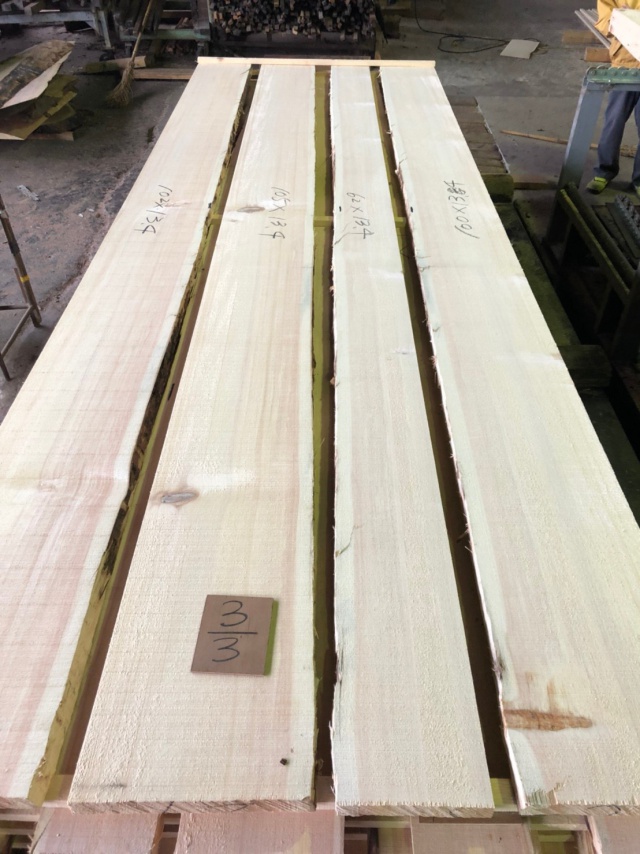 スプルース　無垢材