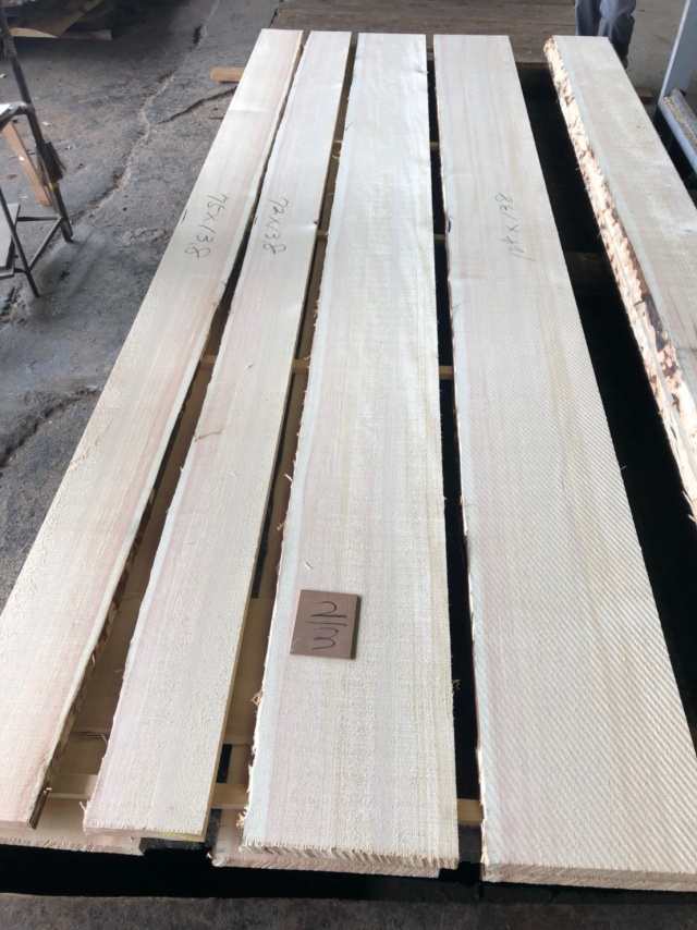 スプルース　無垢材