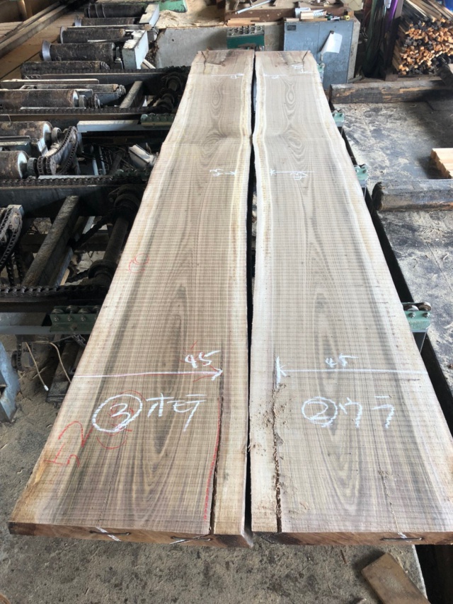 ウォールナット　無垢材