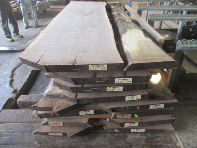 ウォールナット　無垢材