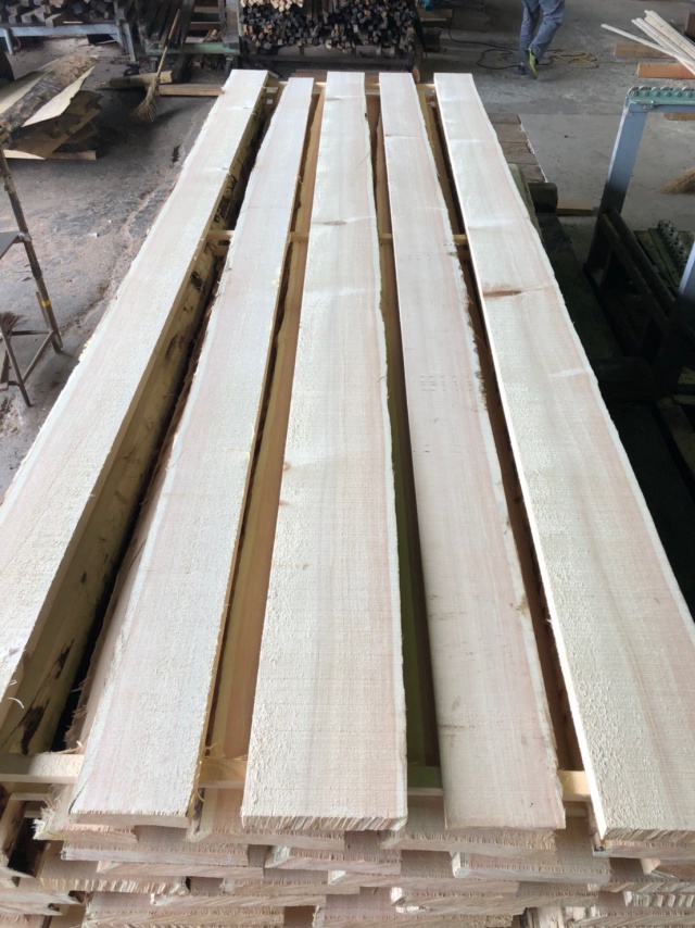 スプルース　無垢材