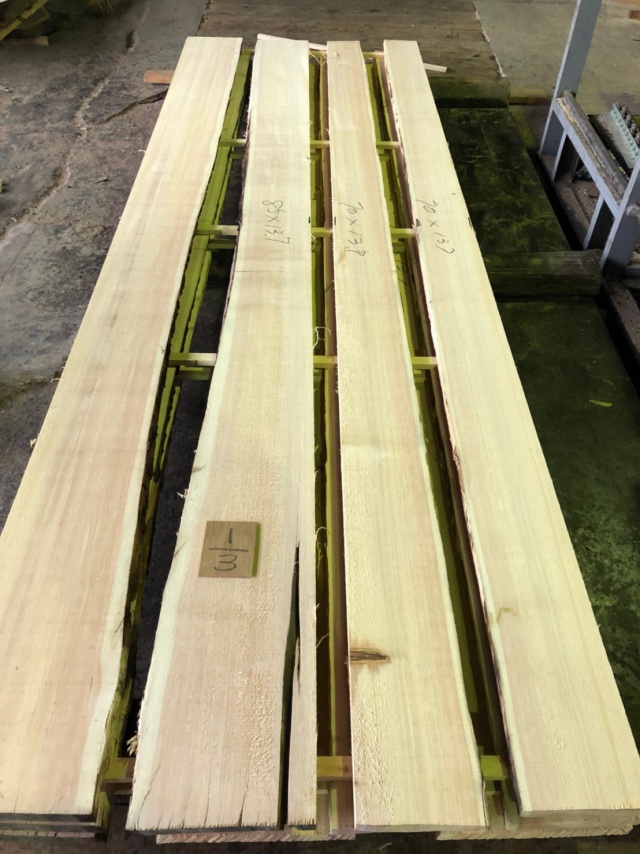 スプルース　無垢材