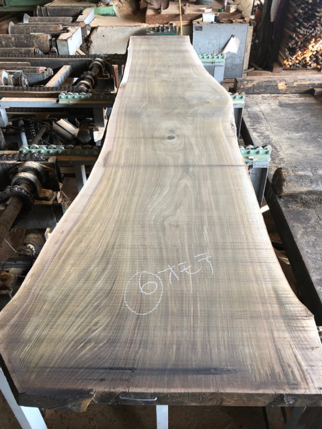 ウォールナット　無垢材