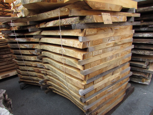 欅（ケヤキ）　無垢材