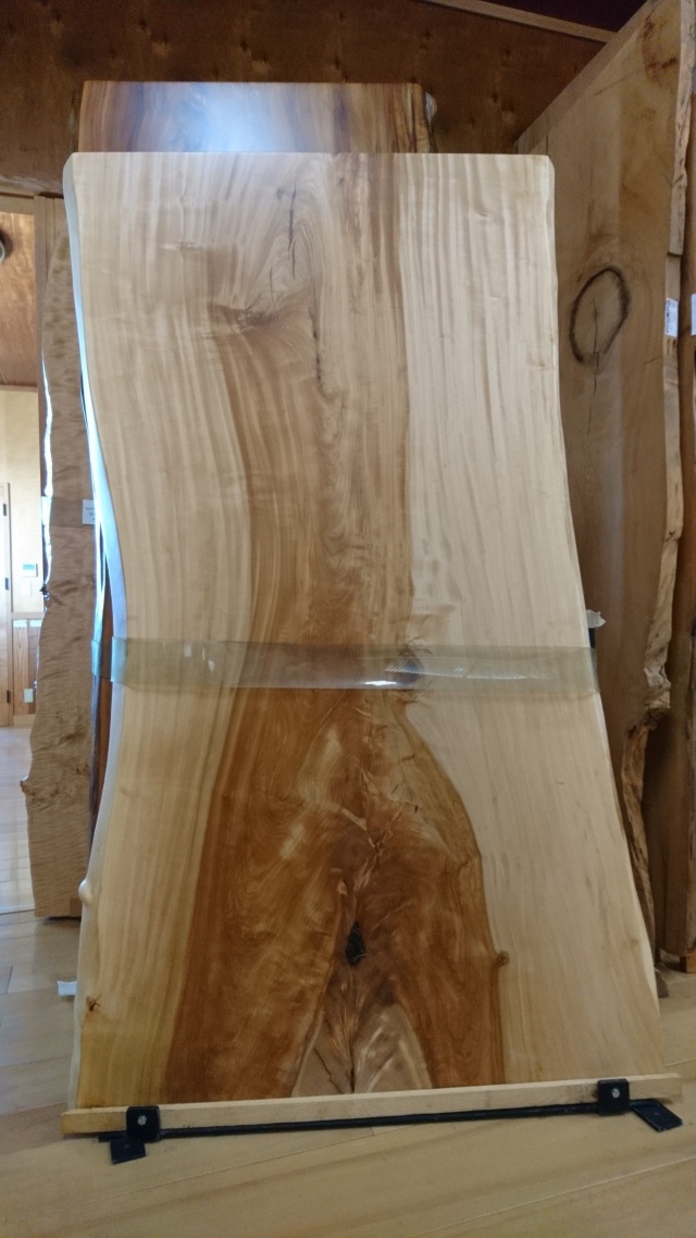 栃(トチ) 一枚板