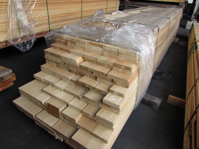 アガチス　無垢材