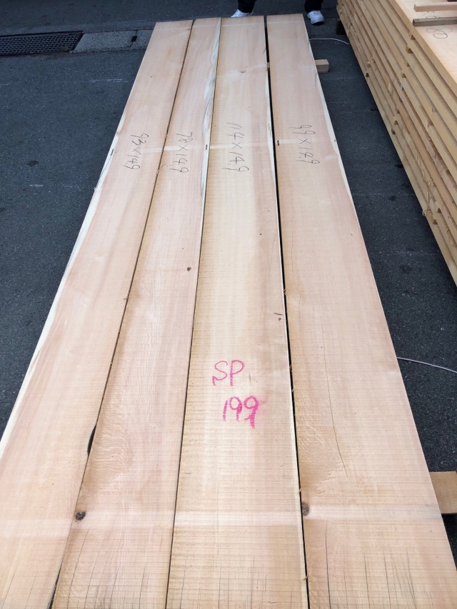 スプルース　無垢材