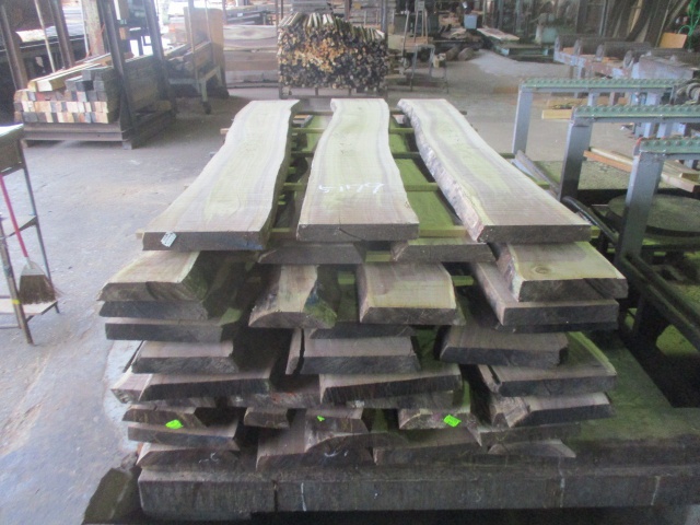 ウォールナット　無垢材