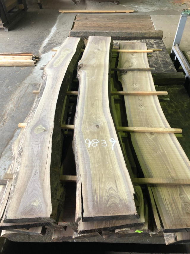 ウォールナット　無垢材