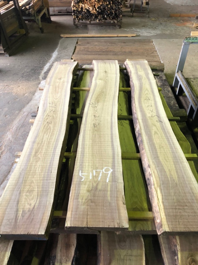 ウォールナット　無垢材