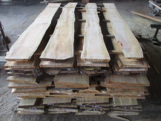 山桜（ヤマザクラ）　無垢材