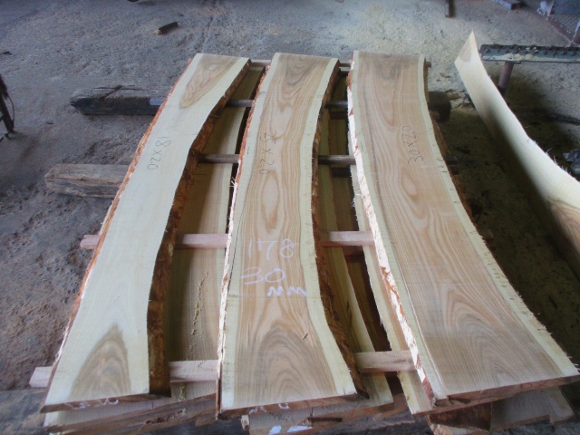 山桜（ヤマザクラ）　無垢材