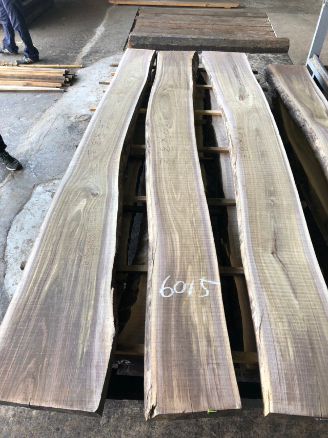 ウォールナット　無垢材