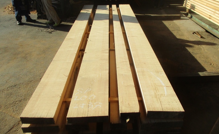 檜の柱とも相性が良い“スプルース”製材