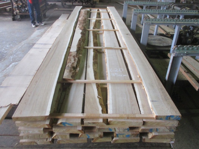 楢（ナラ）　無垢材