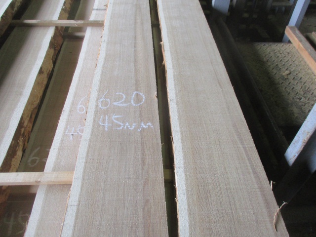 楢（ナラ）　無垢材