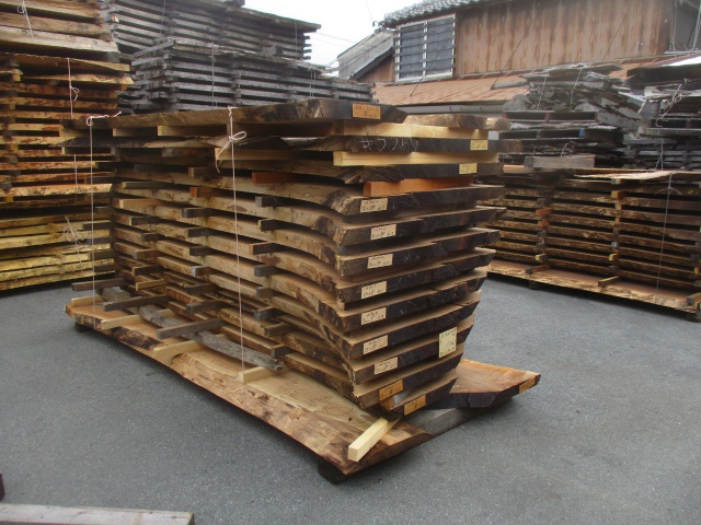 ウォールナット　無垢材