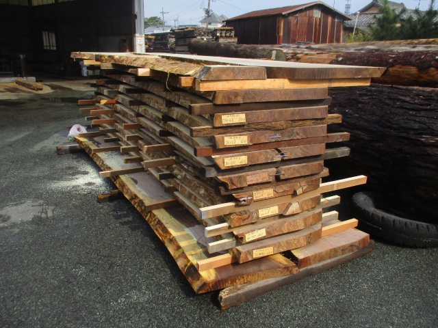 ウォールナット　無垢材