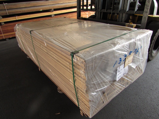 アガチス　無垢材